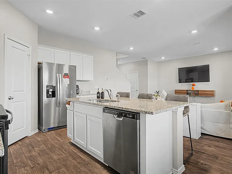 18517 Cremello Dr #B — Photo 3