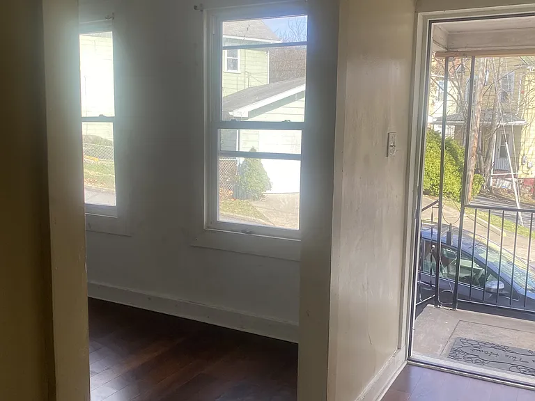 27 Oakwood Ln — Photo 2