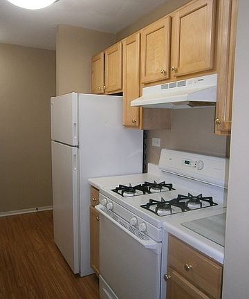 5th image of 1931 Prairie Sq Unit 226