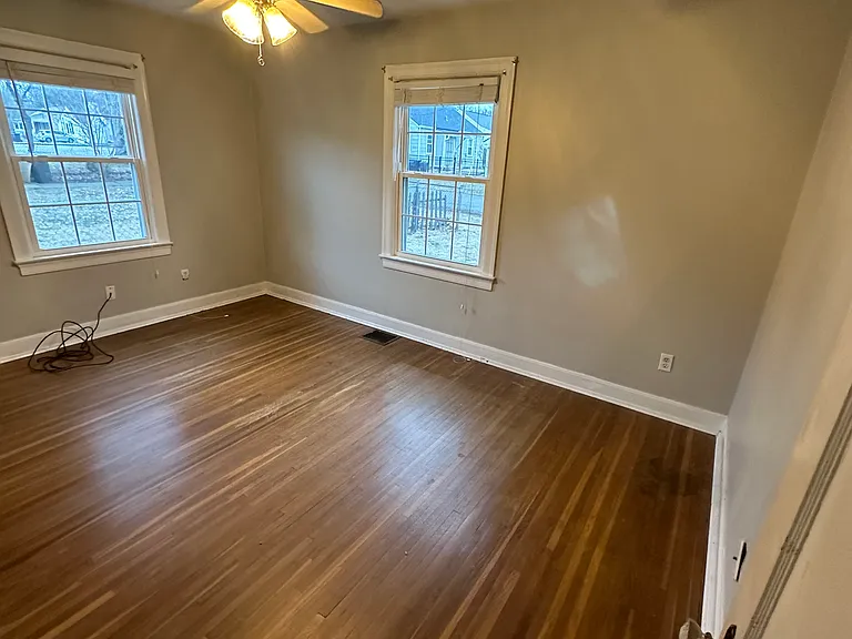 2904 Montrose Ave — Photo 11