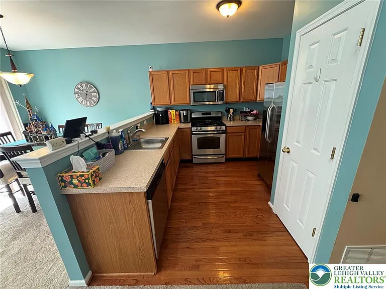 1081 Tudor Dr — Photo 7