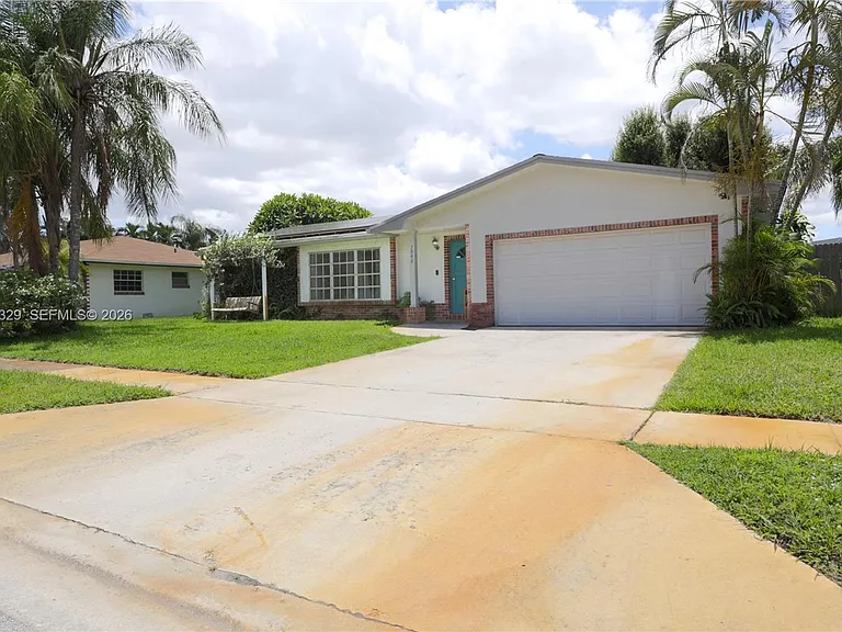 7940 NW 9th St #7940 — Photo 5