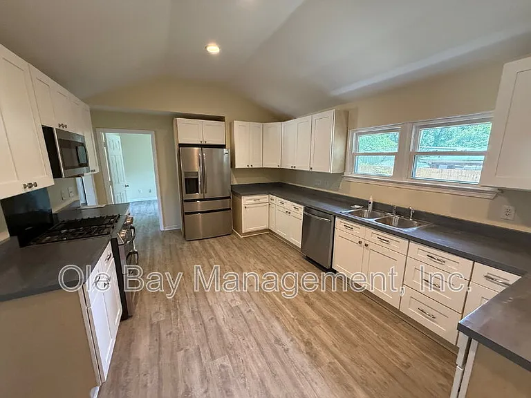 5011 Highcrest Dr — Photo 4