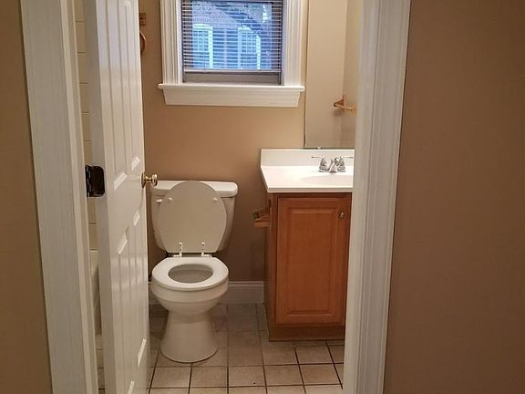 3rd image of 1900 W 3rd St APT B