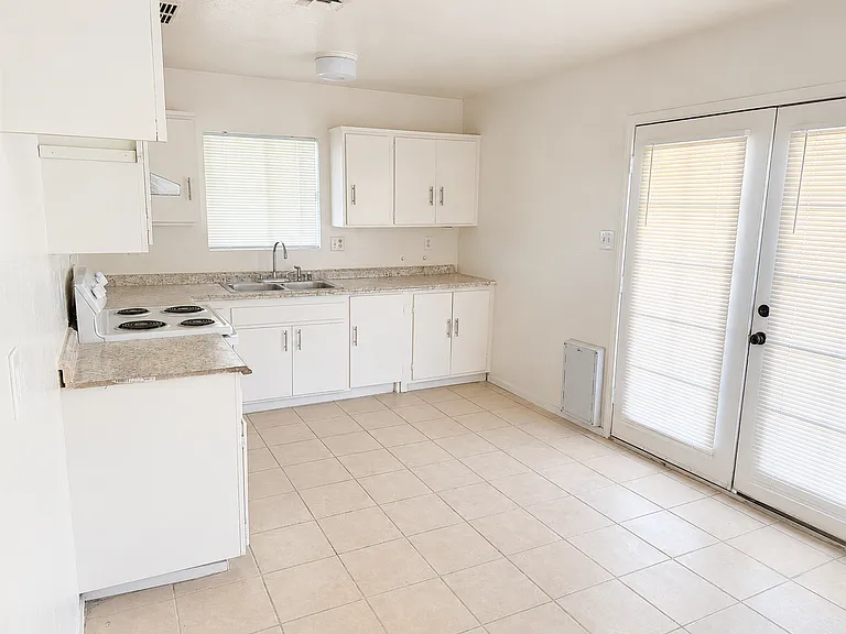 3091 S Del Mar Ave — Photo 5