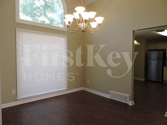 3rd image of 828 Tropicana Dr E