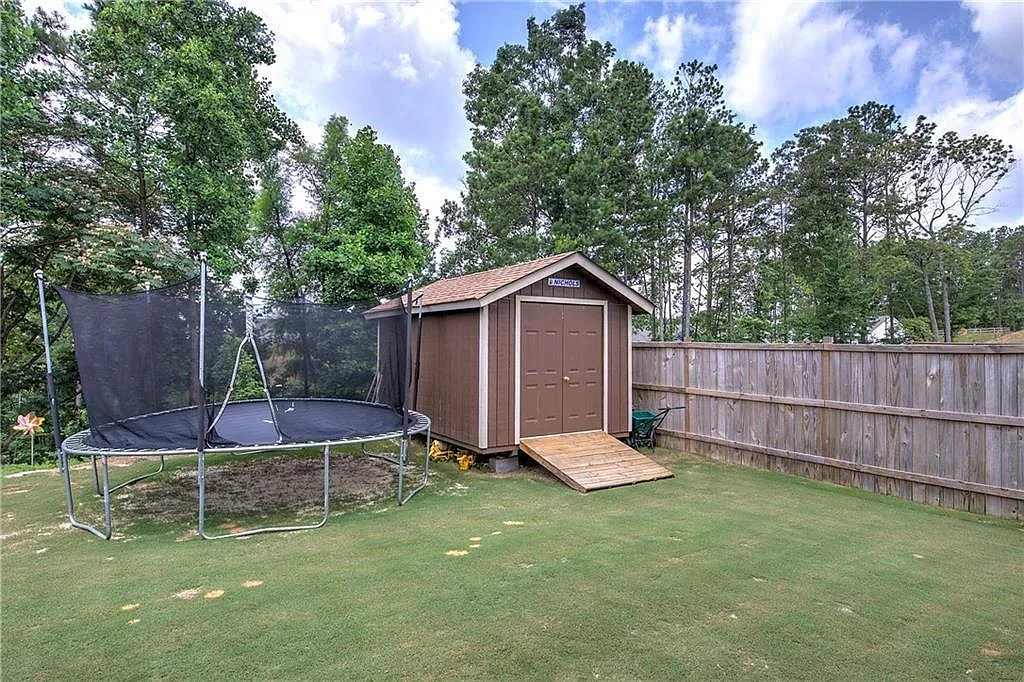 5 bed, 3.0 bath, 2912 sqft, $3,400 — Photo 4