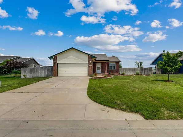 1717 N McRae Ct, Goddard, KS 67052