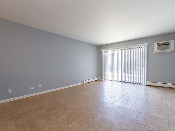 3rd image of 3900 Bayside Dr Unit 2