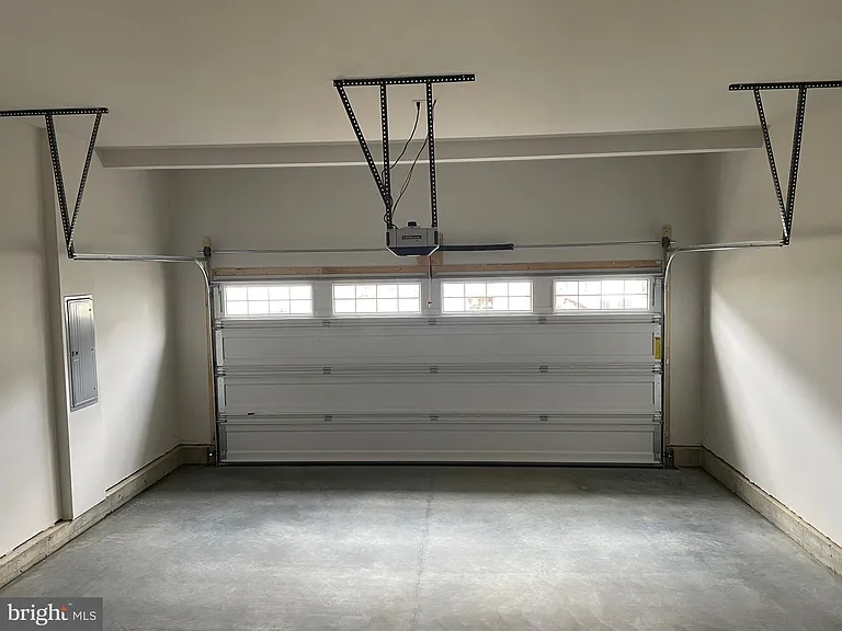 512 Lewis St — Photo 9