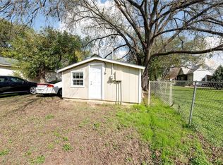 108 S Avenue A Ave #B, Elgin, TX 78621