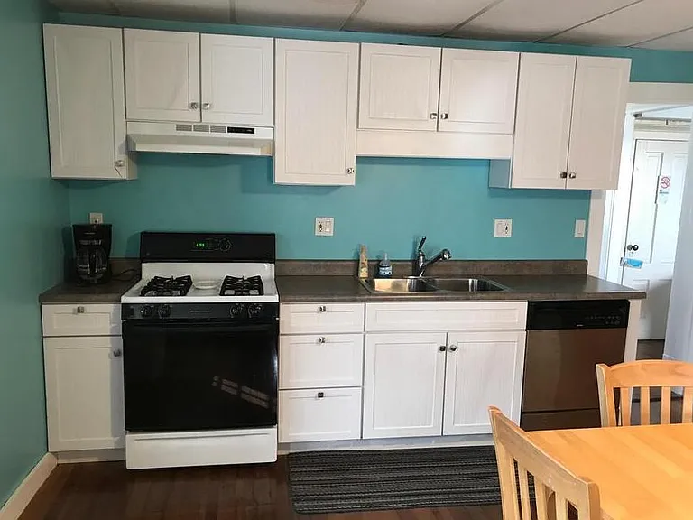 Kitchen with kitchen table