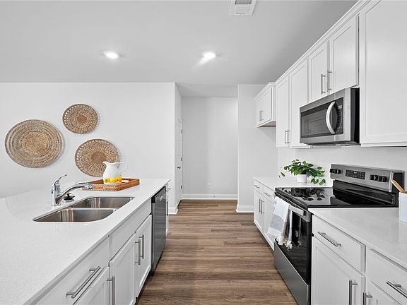 3rd image of 100 Juniper Drive