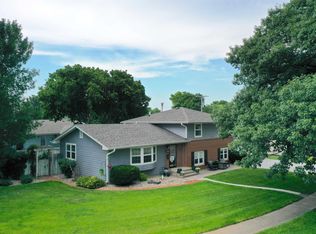 408 Hillside Dr, Hastings, NE 68901