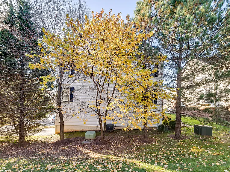 4647 Carisbrooke Ln — Photo 13