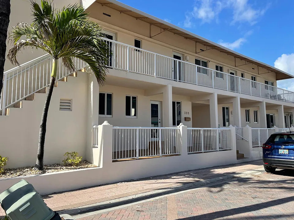 320 New York St #1