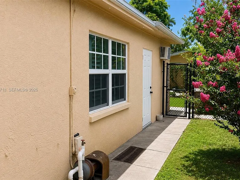 5062 NW 41st Pl — Photo 16