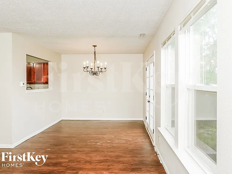 1181 Kenwood Dr — Photo 4
