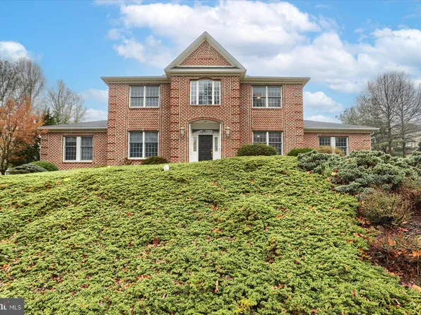 1068 Derry Woods Dr, Hummelstown, PA 17036
