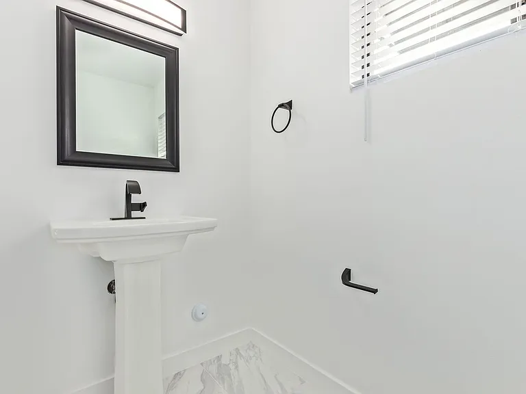 2817 N 29th Pl — Photo 17