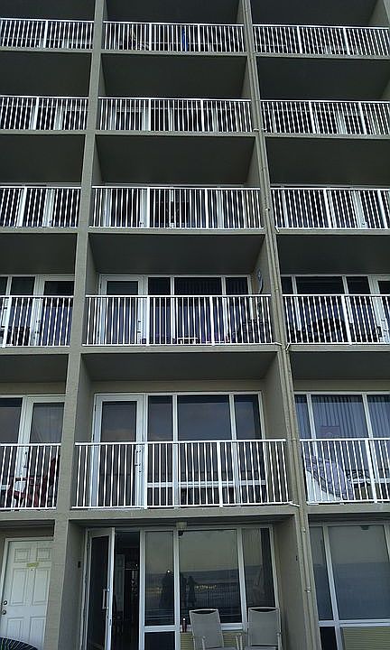 Ground floor facing ocean