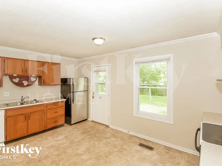 5691 Dobbs Ferry Dr — Photo 6