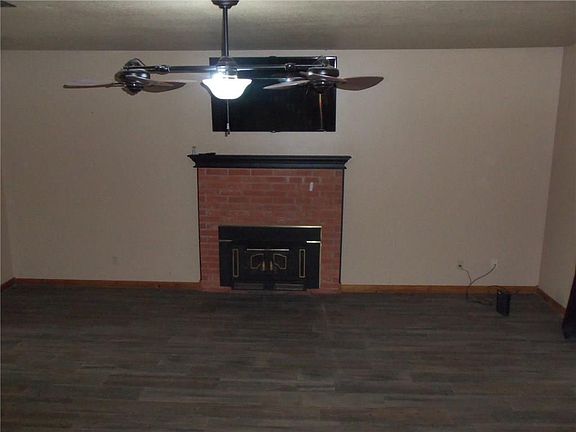 5th image of 43360 Hickory Dr