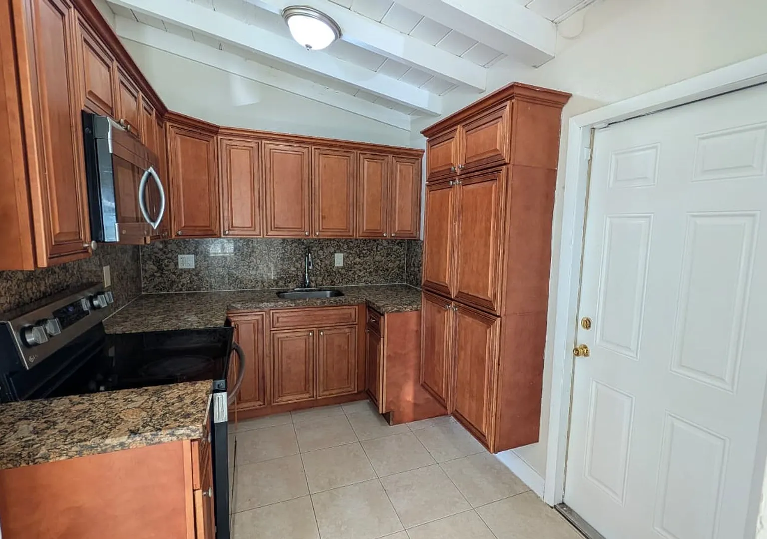 3BR Fort Lauderdale Rental with Spacious Yard — Photo 4