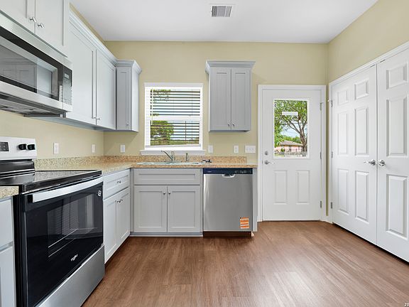 5th image of 610 Villa Linda