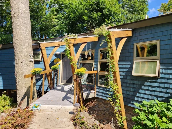 1214 Prairie St, Lakeside Marblehead, OH 43440