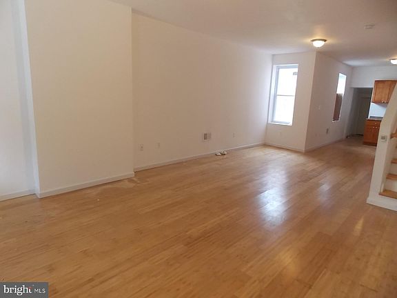 2nd image of 835 N 39th St
