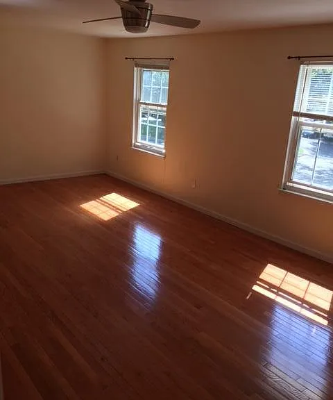 Owner's suite w/ full bath