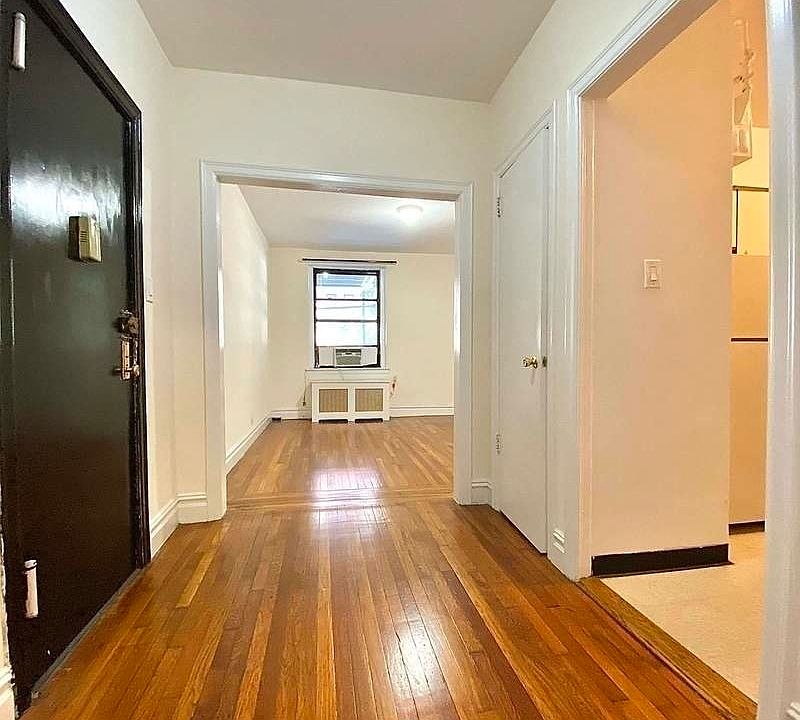 1st image of 22 W 77th St #Aa3