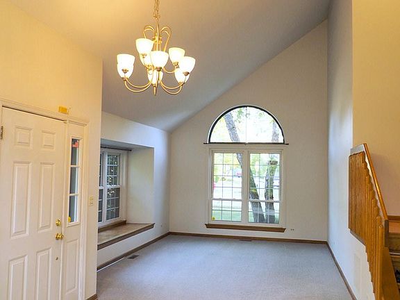 4th image of 160 Barton Cir