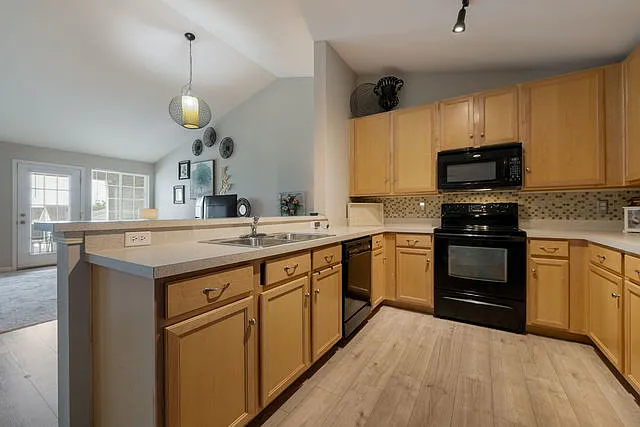 1 bed, 883 sqft, $1,750 — Photo 3