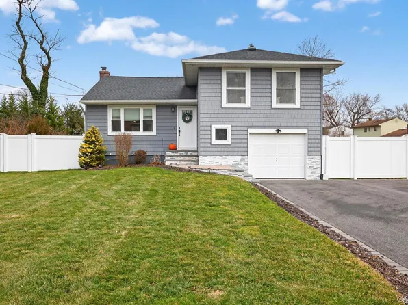 175 Evergreen Avenue, Smithtown, NY 11787