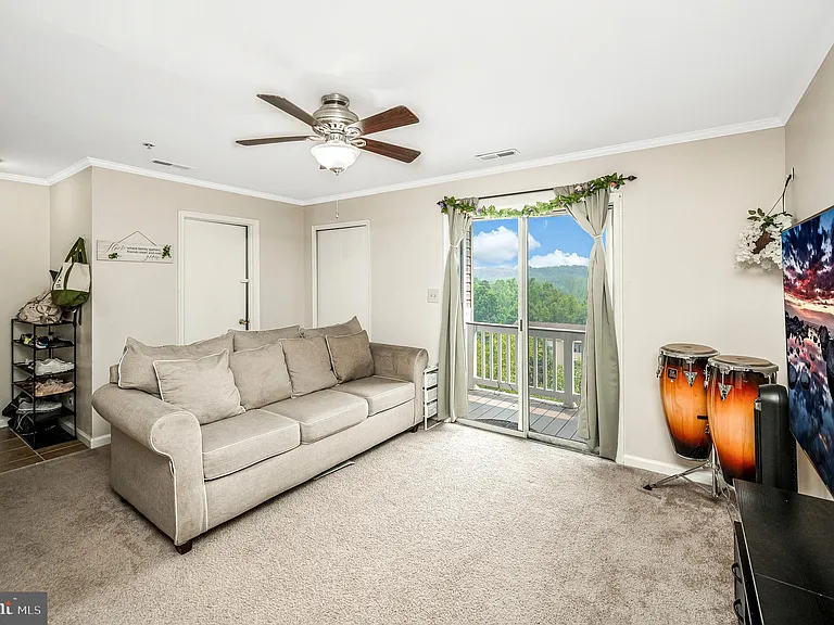 75 Fern Oak Cir #303 — Photo 2