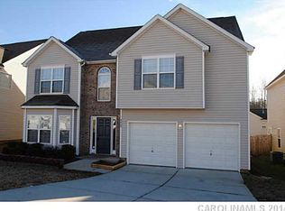 8422 Oak Dr, Charlotte, NC 28269