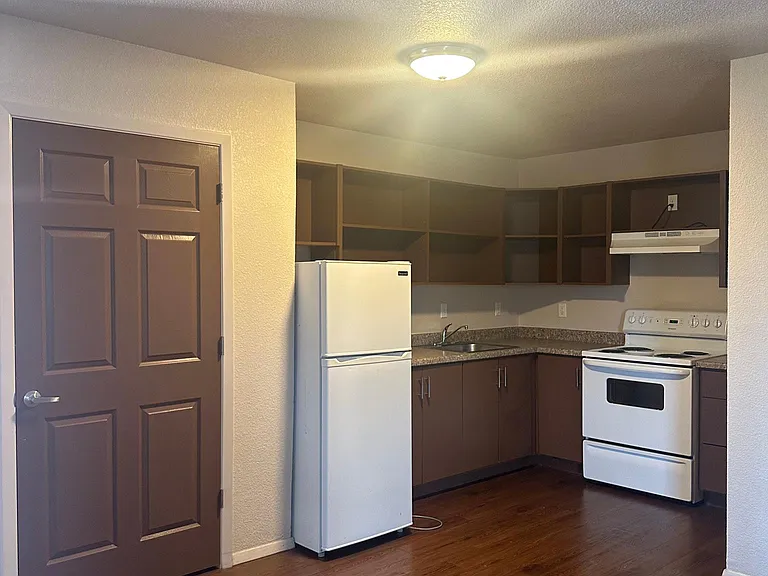 4301 E Missouri Ave — Photo 4