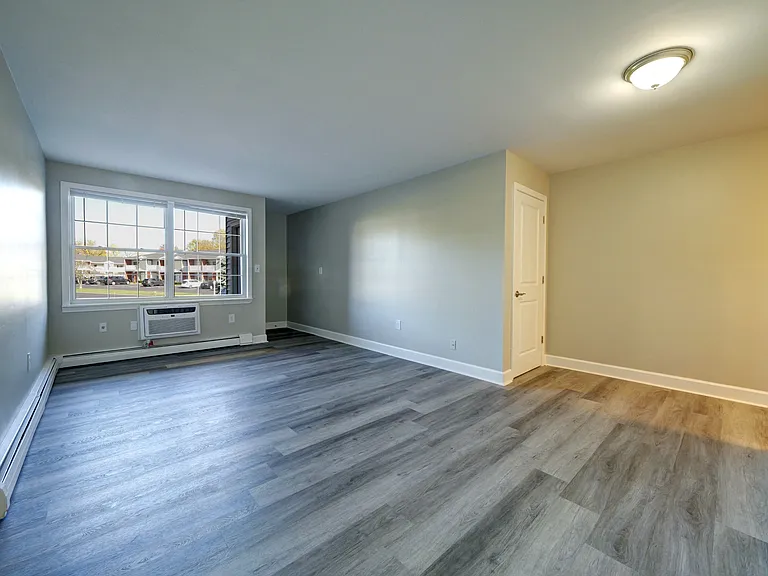 Columbia Apartments — Photo 26