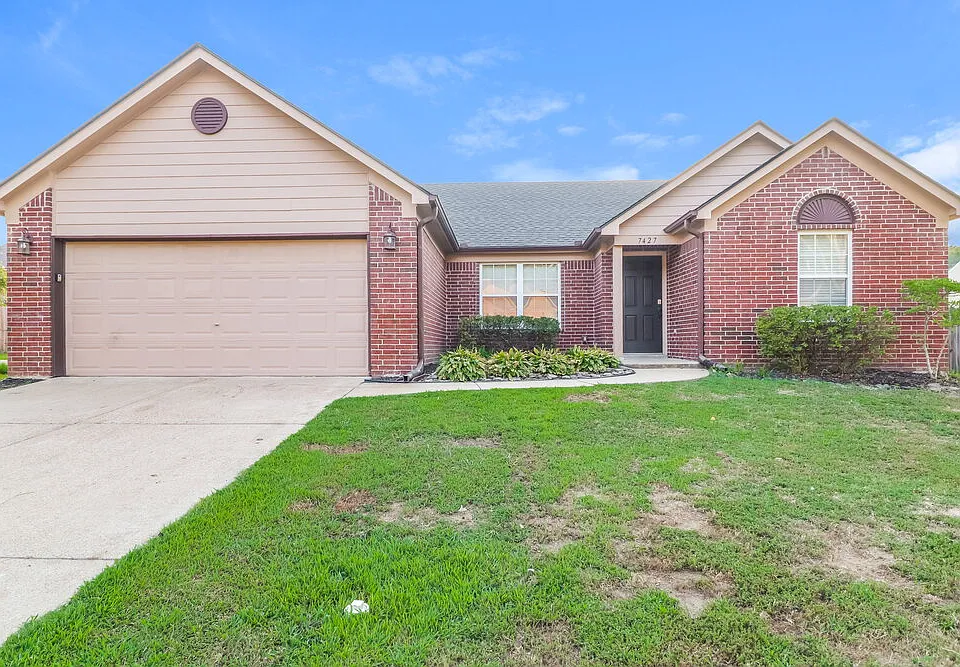 7427 Fox Creek Dr