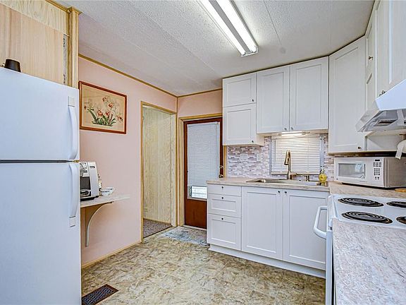 5th image of 6128 Ridgewood Dr