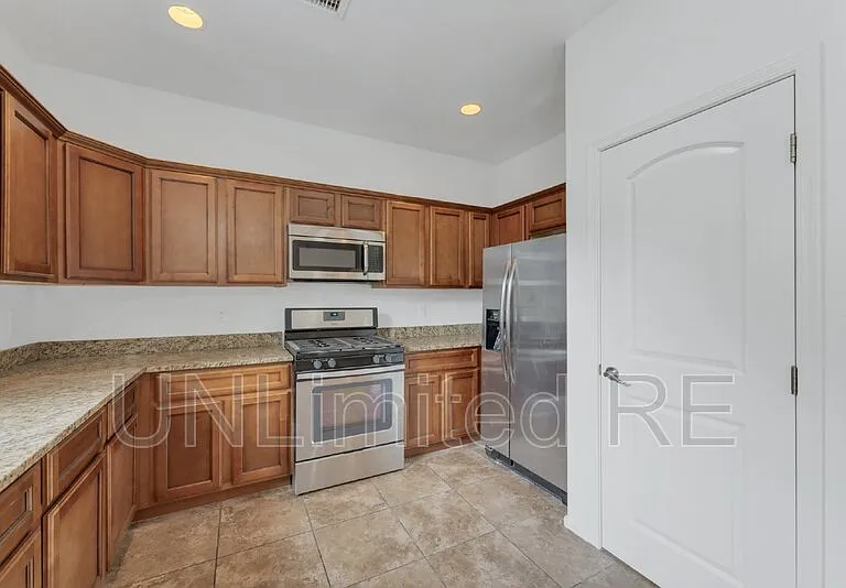 2443 W Pikes Peak Dr — Photo 11