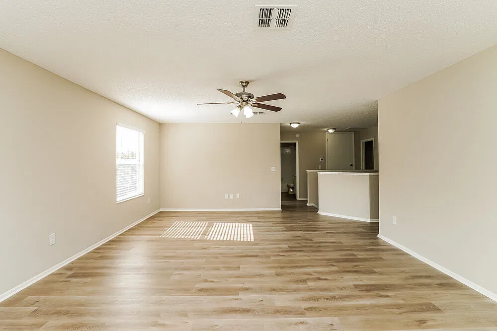 4 bed, 3.0 bath, 2850 sqft, $4,260 — Photo 4