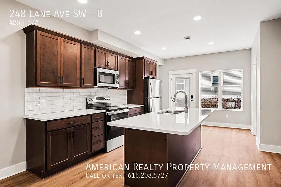 4 bed, 4.5 bath, 2448 sqft, $3,300 — Photo 2