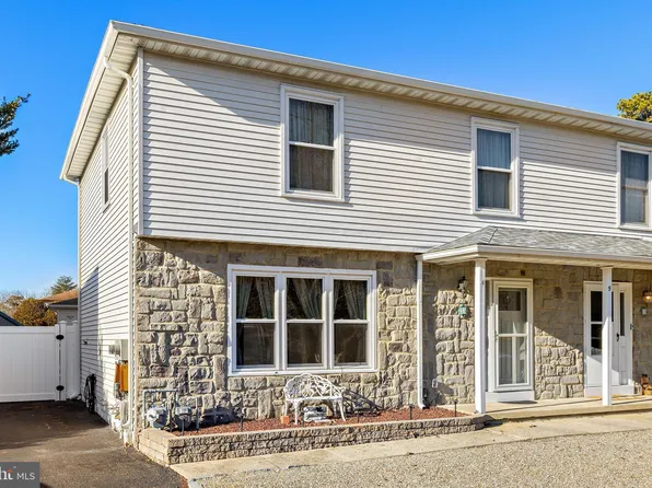 5 Opal Ct, Barnegat, NJ 08005