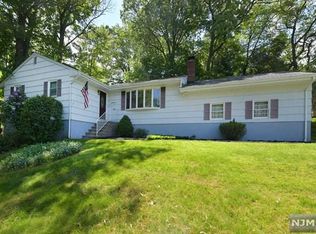 25 Amy Ct, Woodcliff Lake, NJ 07677