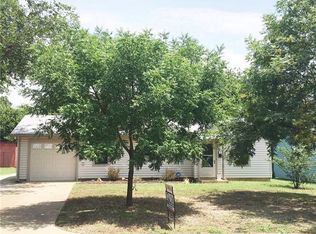 812 Bell Dr, Euless, TX 76039