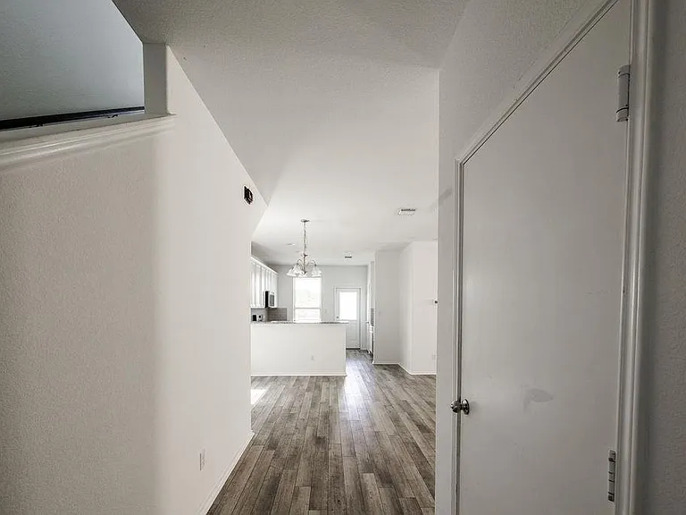 448 English Oak St — Photo 3