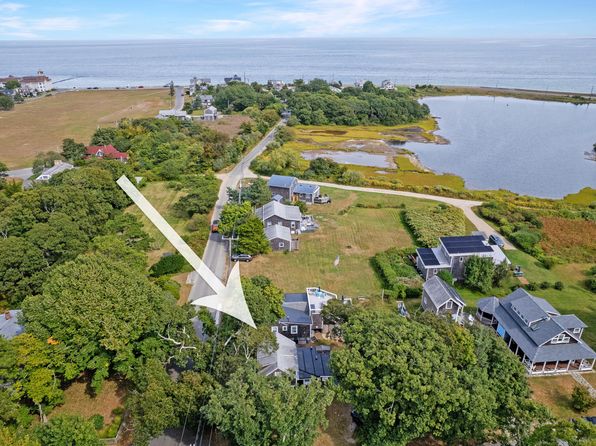 50 Canonicus Ave, Oak Bluffs, MA 02557